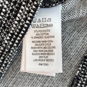 TAHARI Short Sleeve Top Women’s Size Medium Classic Workwear Office Siren